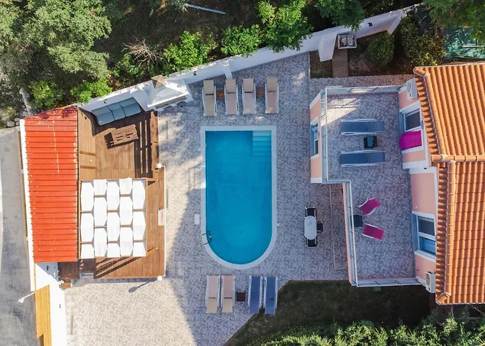 Danae - 100m From Villa