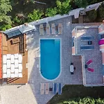 Danae - 100m From Villa