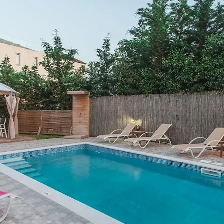 Villa Danae - 100m From *