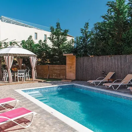 Villa Danae - 100m From