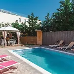 Villa Danae - 100m From
