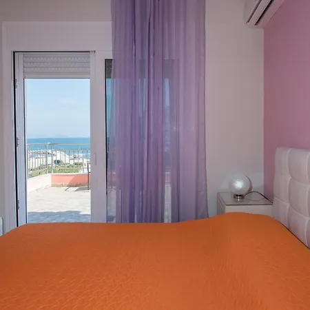 Danae - 100m From Vila *