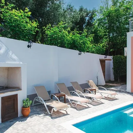 Villa Danae - 100m From *