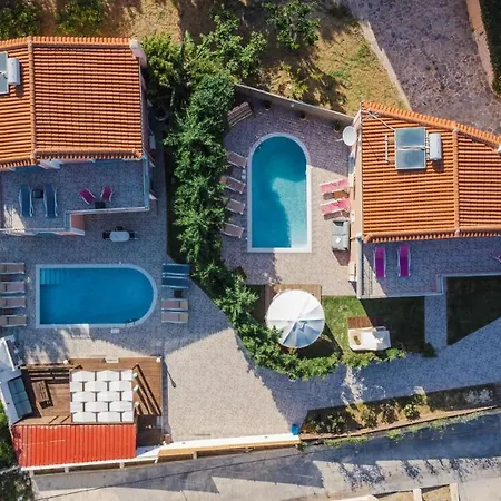 Danae - 100m From Villa