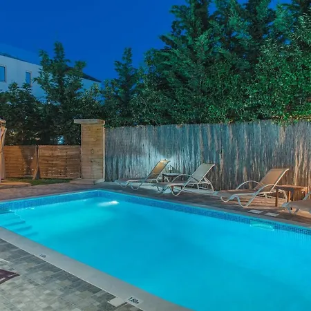 Villa Danae - 100m From *